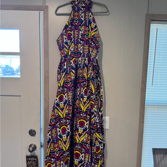 Vibrant Patterned Maxi Dress - Picture 8 of 9